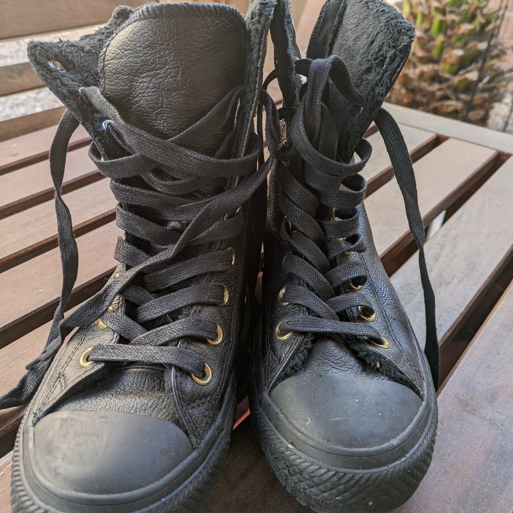 PRE OWNED CONVERSE ALL STAR LEATHER FAUX FUR WOMENS SIZE 6.5